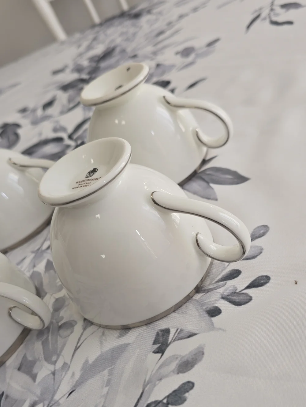 Wedgwood Bone China 4 Cups 4 Saucers Carlyn Made In England White